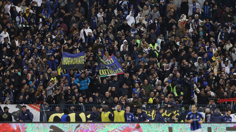 УЕФА започна разследване след като привържениците на Интер не бяха