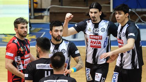  Локомотив шокира Нефтохимик и е втори! Хебър изпадна, Дунав се избави 