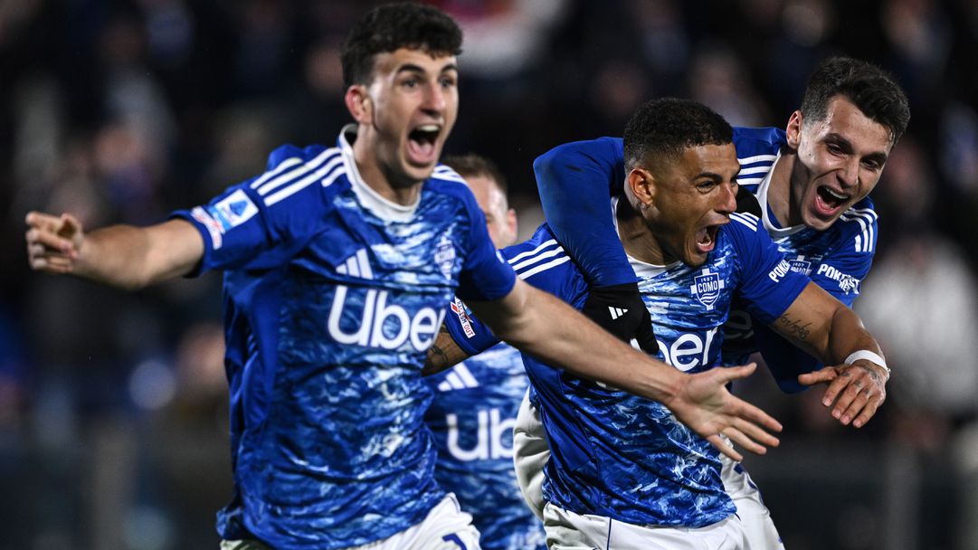 Комо обърна десетима от Рома за ключова победа по пътя към ШЛ