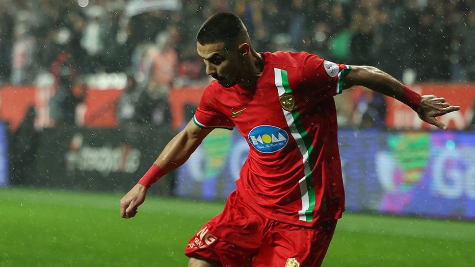 Здравко Димитров с жълт картон при успех на Амедспор