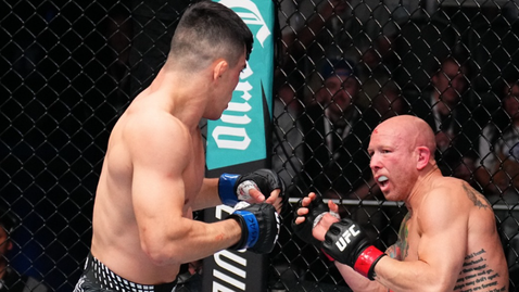 Кевин Вайехос разгроми Джош Емет само за един рунд