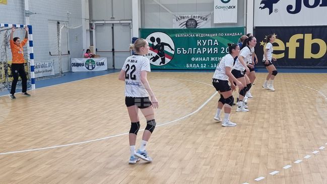 Бяла продължи победната си серия в женското първенство