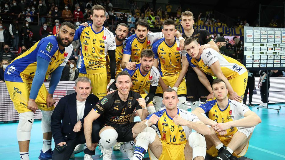 Модена удари Перуджа в полуфинал №1! Леал посегна към Травица, ритна Менгоци и го наказаха за 4 мача