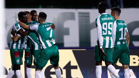  Фенербахче притегля някогашен състезател на Берое? 