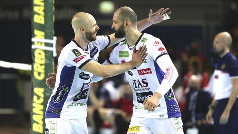 Страхотен MVP Матей Казийски заби 16 точки, Тренто удари Лубе в полуфинал №1 в Италия 🏐