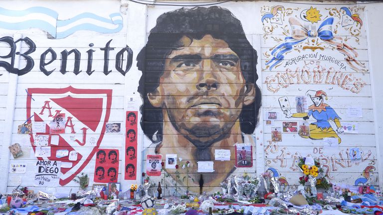 Осем доктори, лекували Диего Марадона, ще се изправят пред аржентински съд
