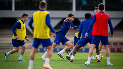 Мартин Георгиев отново тренира с първия отбор на Барселона (видео)