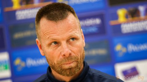  Елин Топузаков дава конференция преди мача със Септември 