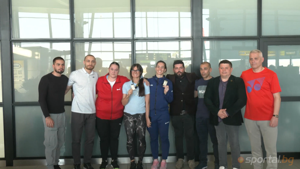 Емоции и букети за сестри Стоеви на летището в София след среброто на Европейското