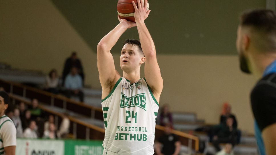 Тежкото крило на Берое Стара Загора Брет Рийд ще продължи