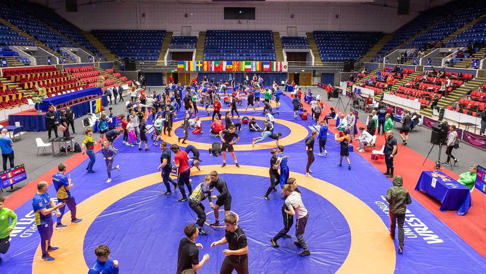 Пет титли и общо десет медала за България от международен турнир по борба за кадети в Букурещ