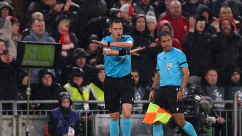 УЕФА обясни за дузпата за Ливърпул и червения картон за Барселона