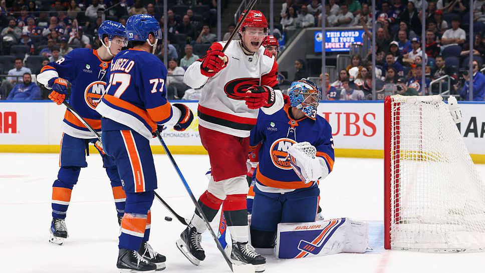 Каролина завърши редовния сезон в НХЛ с победа над Айлъндърс