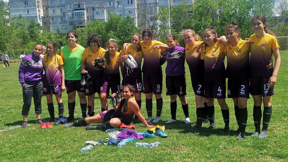 Девойките на ЖФК Бургас спечелиха турнира по футбол в Шумен