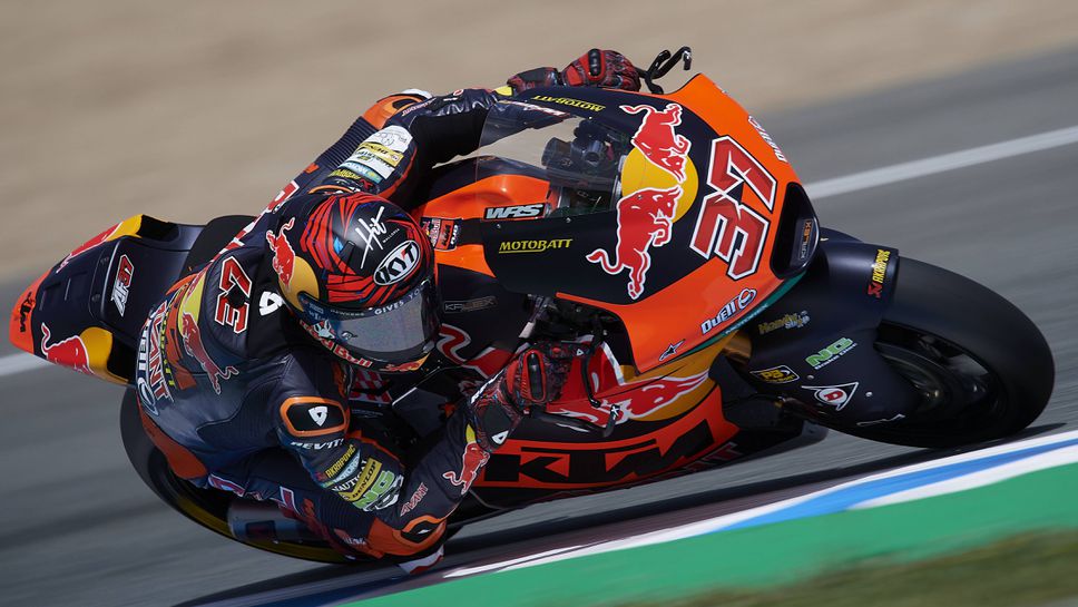 Фернандес триумфира в изпълненото с падания състезание от Moto2 във Франция