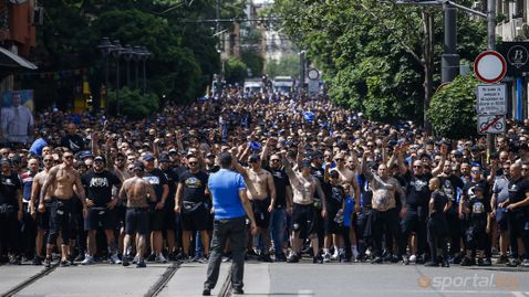 Хиляди от шествието на Левски стигнаха стадиона