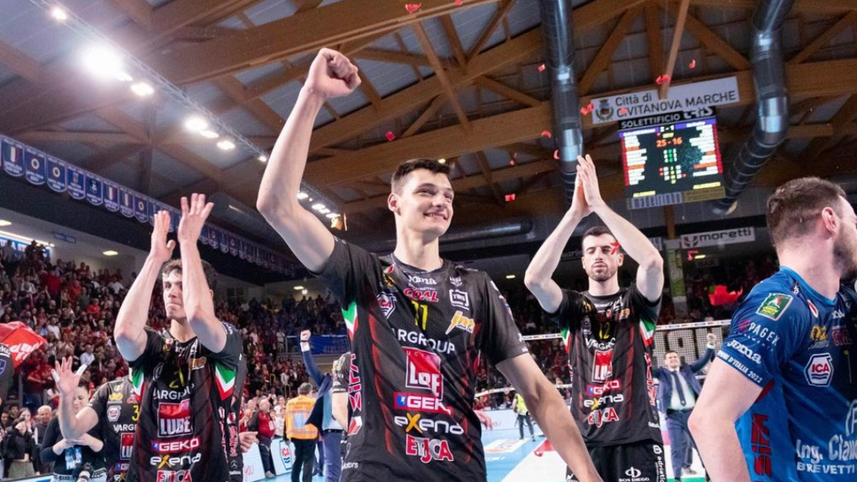 Volleyball.it: Алекс Николов бе привлечен в последната минута, а сега заедно с Лубе се борят за титлата