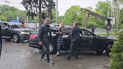 Георги Домусчиев пристигна на Националния стадион за финала