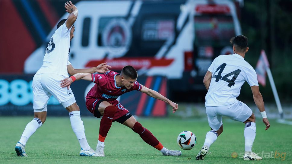 Септември 0:0 Хебър, голям пропуск още в първите секунди