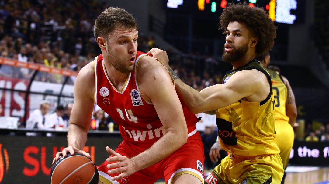 Везенков поведе Олимпиакос към финала в Гърция