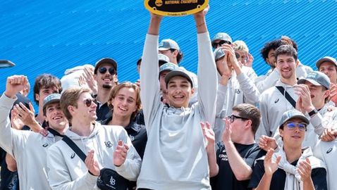  Парад върху пожарна и вманиачен ваучър за Симеон Николов и компания в Лонг Бийч 