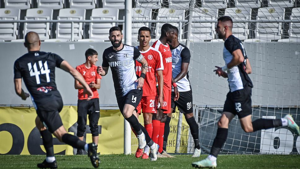 Локомотив (Пд) 1:1 Ботев (Враца), съдията изгони Митко Илиев