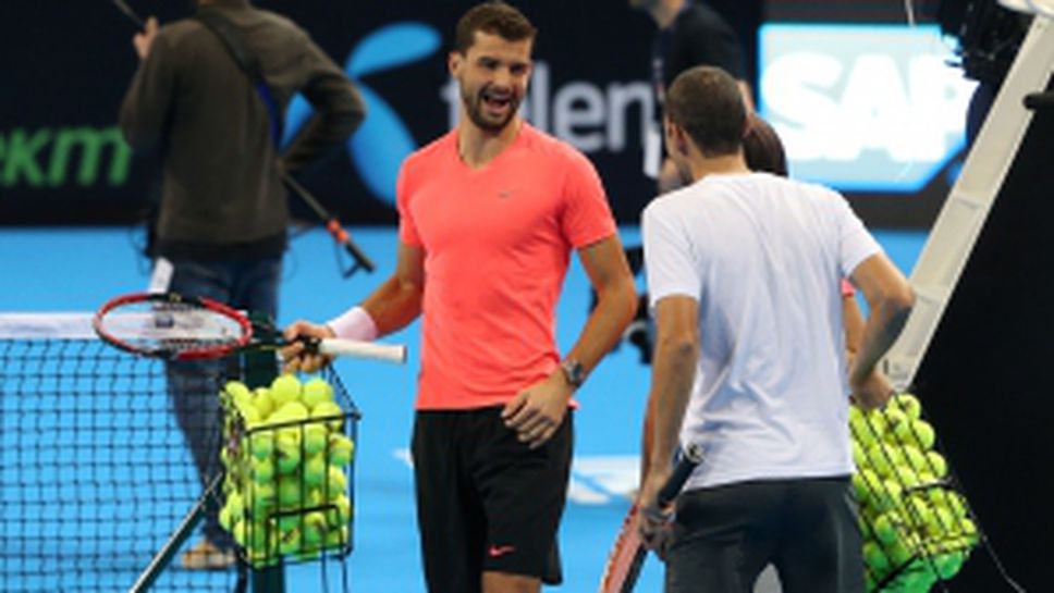 Григор Димитров игра тенис с най-добрите млади тенисисти на България