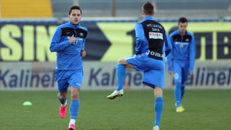 Прекратиха мача между Левски и Литекс