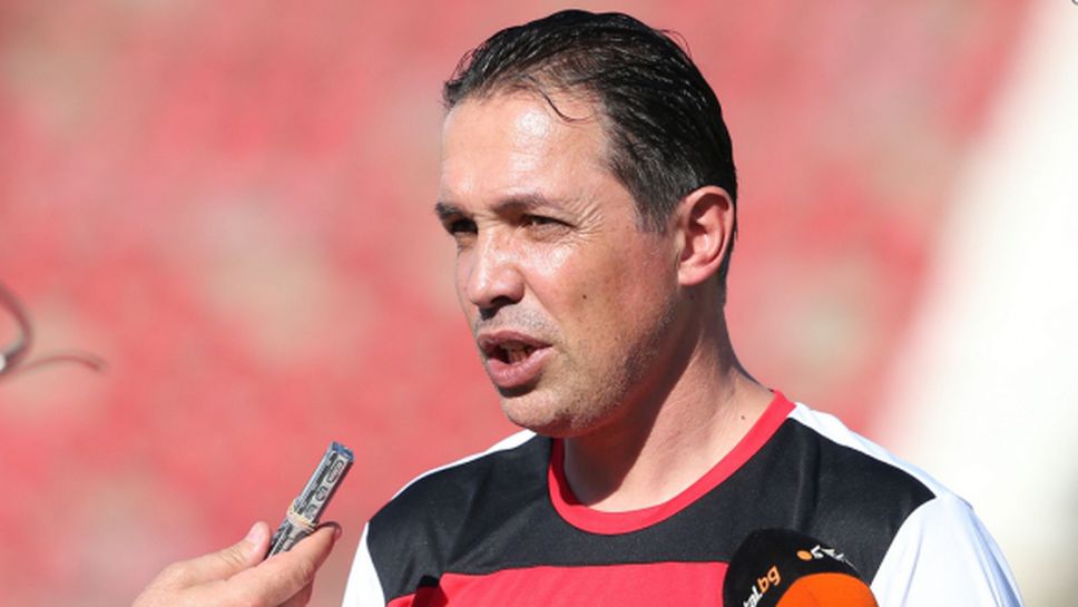 Тони Велков вече не е треньор на Локо (София)