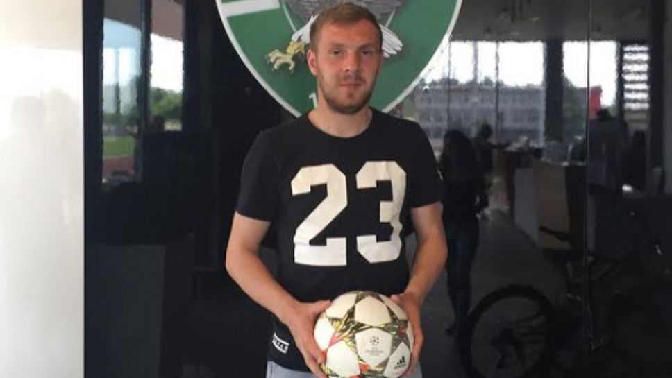 Лудогорец дарява топка от мача със Стяуа за благотворителен търг
