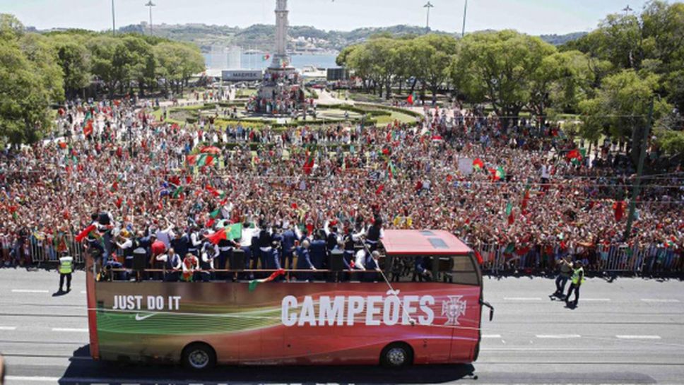 Португалците празнуват из улиците на Лисабон (видео+галерия)
