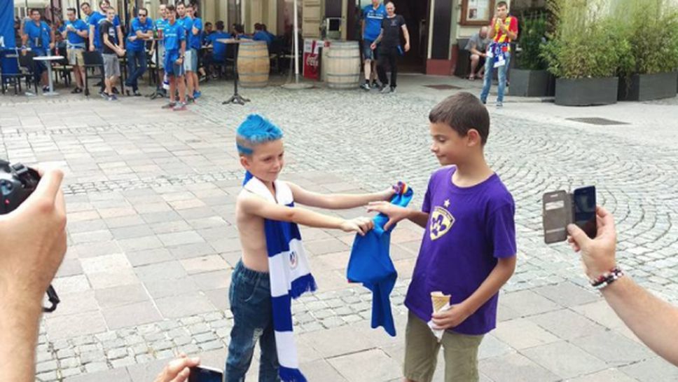 Децата показаха на феновете на Левски и Марибор как трябва да се държат един с друг