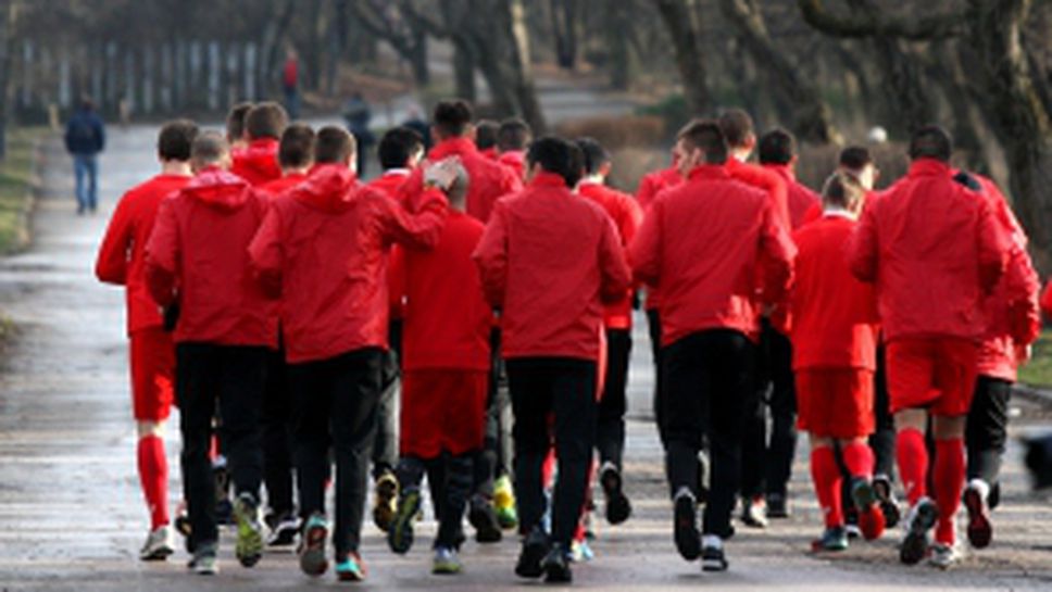 Футболистите на ЦСКА с крос в "Борисовата градина"