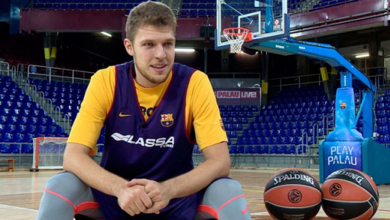 Везенков остава в Барселона