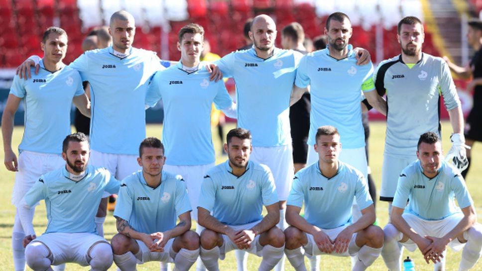 Дунав картотекира 22 футболисти, разчита и на юноши