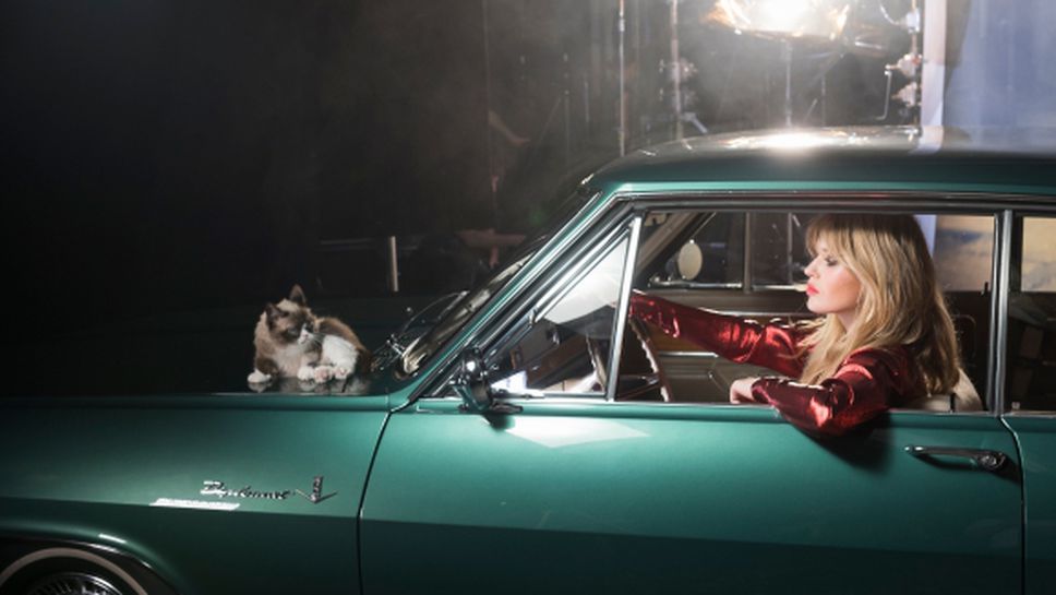 Opel календар 2017: Елен фон Унверт снима Джорджия Мей Джагър