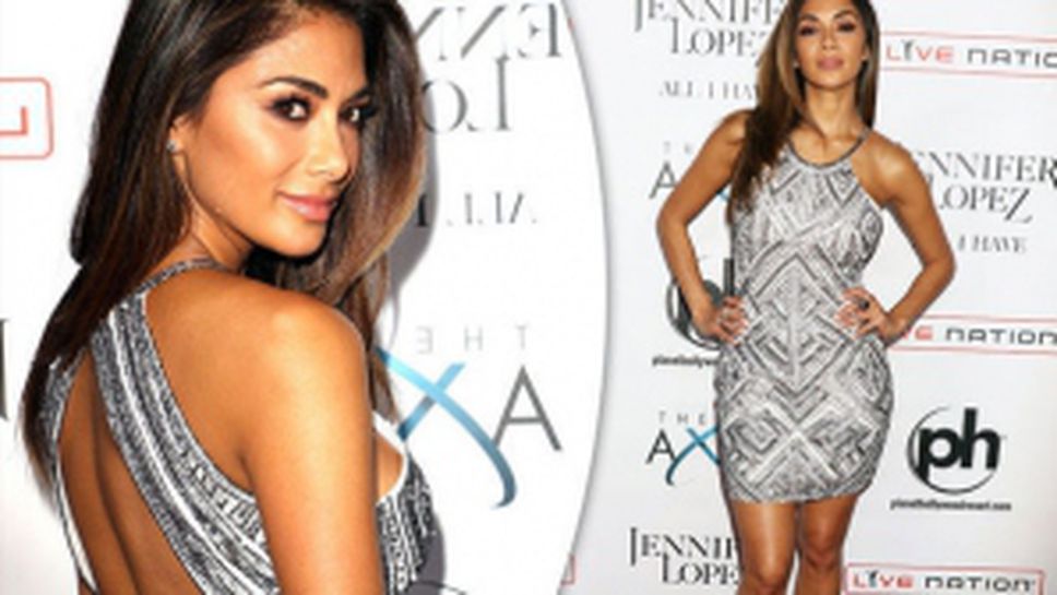 Никол Шерцингер блести на червения килим в Лас Вегас