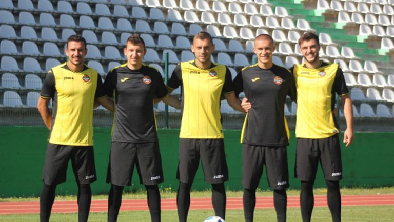 Ботев (Пловдив) замина за Бургас с група от 20 футболисти