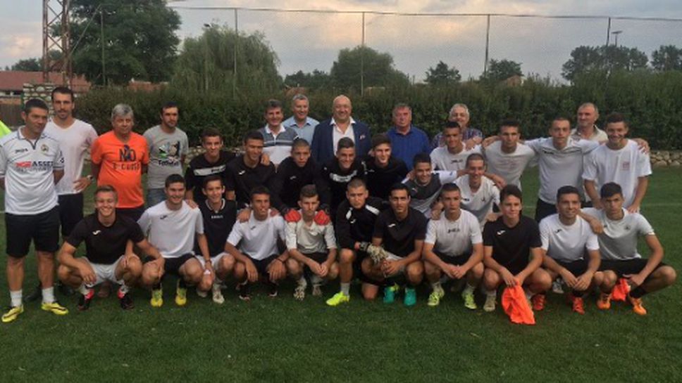 Кралев посети първия лагер по Програмата за развитие на детско-юношеския футбол
