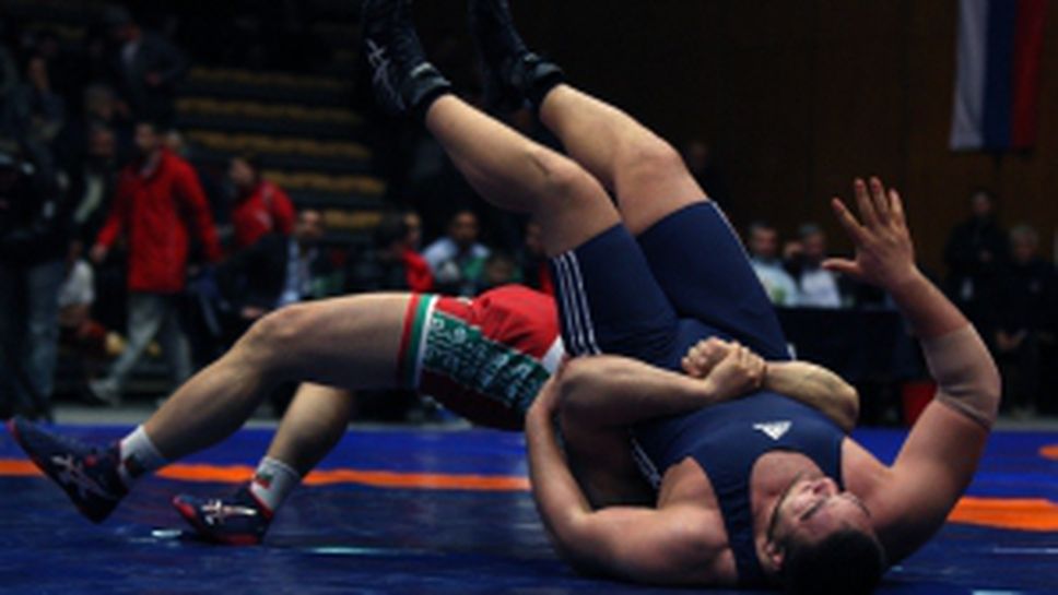 Първи ден от турнира "Дан Колов - Никола Петров" в зала "Универсиада"