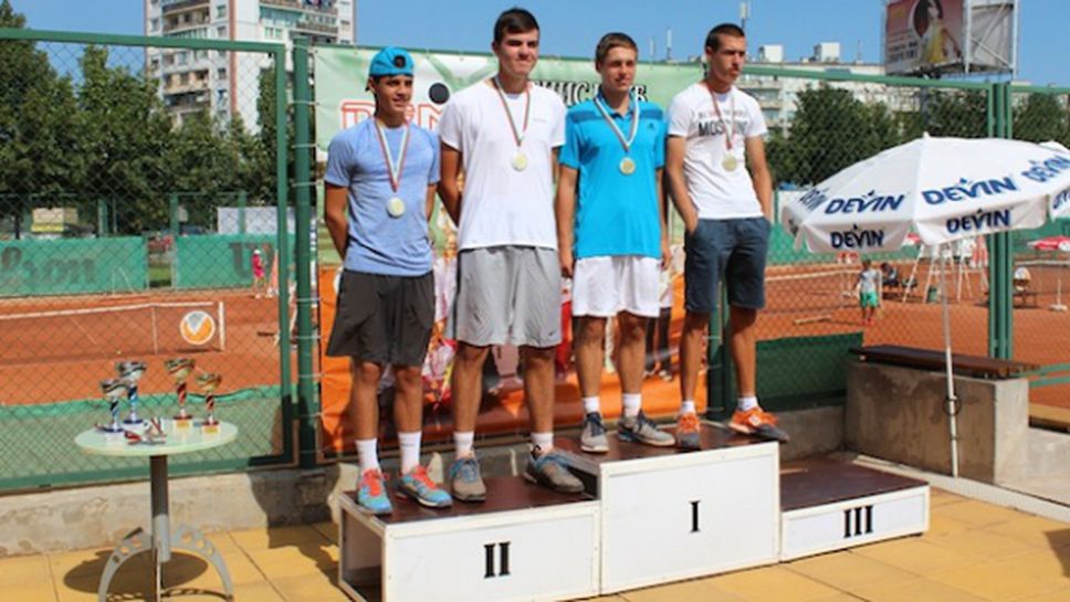 Калоян Вълчев с две титли от държавния турнир до 18 г.