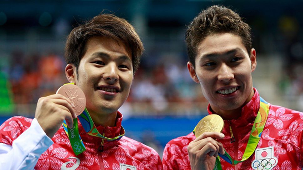 Двама японци на подиума на 400 метра съчетано плуване