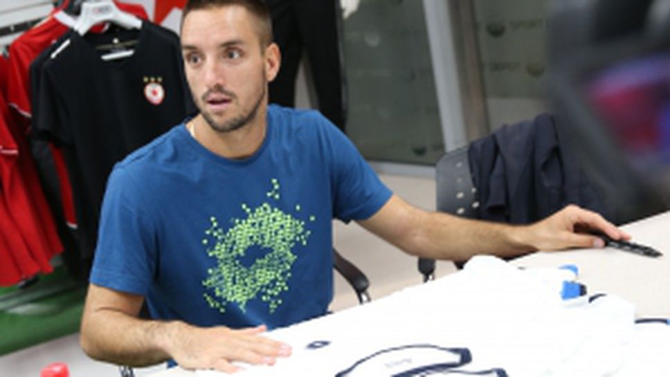 Виктор Троицки се срещна с фенове и раздаде автографи в магазин Sport Depot