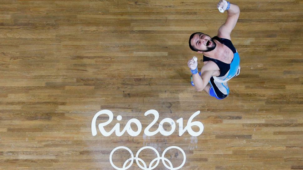 Тежкоатлет донесе на Казахстан първо злато от Рио