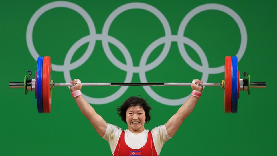 Севернокорейка взе златото във вдигането на тежести до 75 килограма