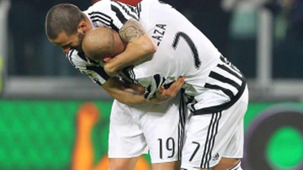 Юве съсече Наполи в края и превзе върха