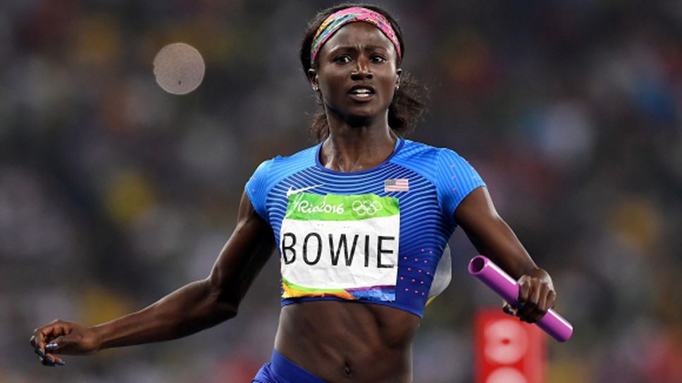 Американките шампионки на 4 по 100 м след драмата в полуфинала