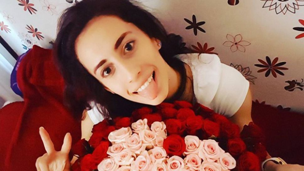 Михаела Маевска получи букет с рози във формата на сърце