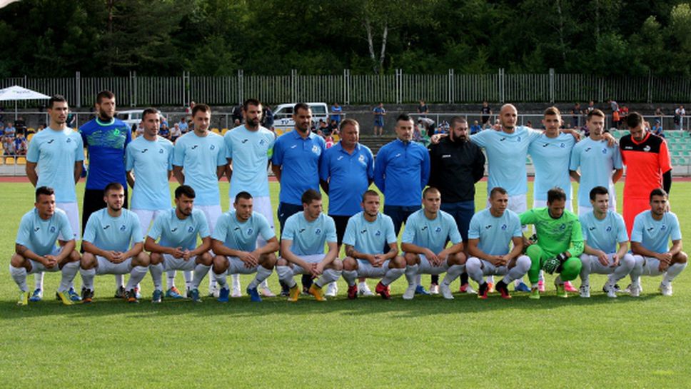 Лидерът в Първа лига загуби от Динамо (Букурещ)