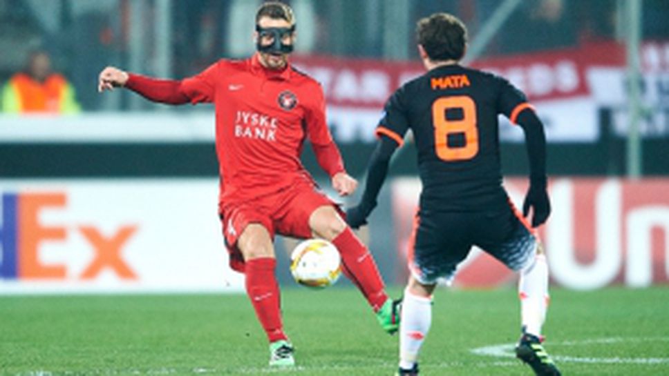 Николай Бодуров в действие срещу Манчестър Юнайтед